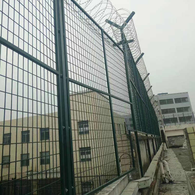 監獄圍墻加裝隔離網圖片2