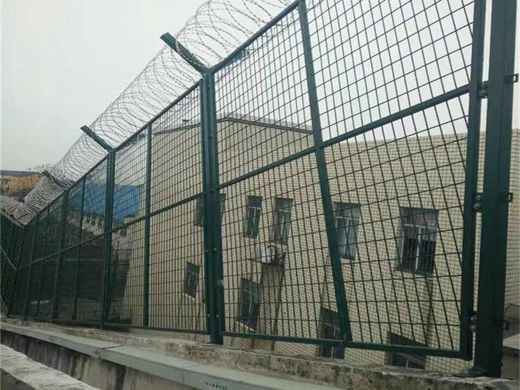 加高隔離網墻